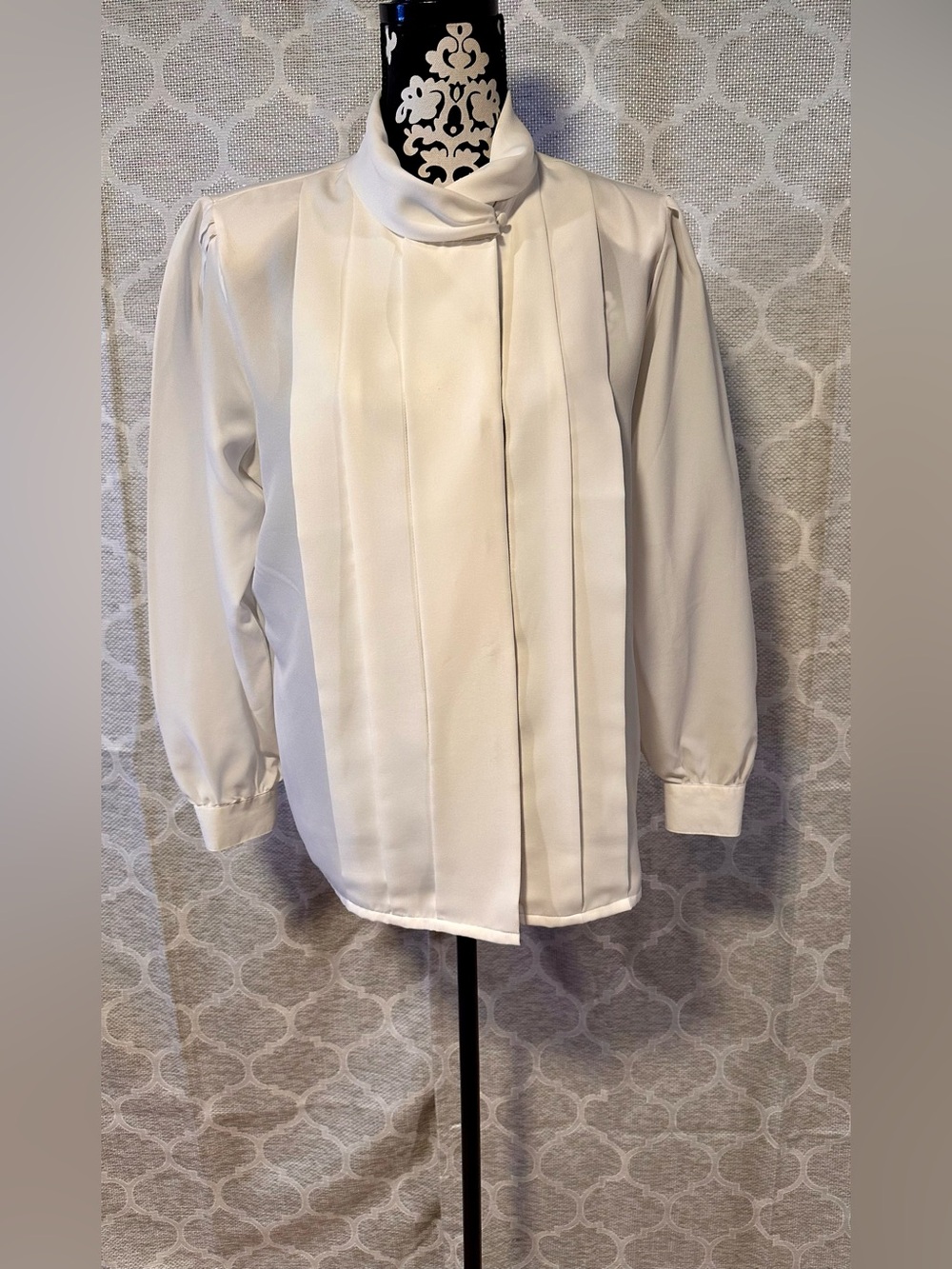 Vintage 80s Alicia Classic Ivory Pleated Women’s  Dress Shirt size 16